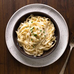 roasted garlic alfredo sauce and pasta in a bowl