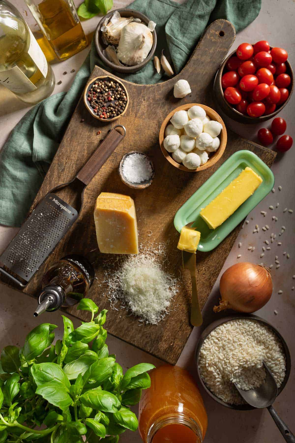 Ingredients needed to make caprese risotto.